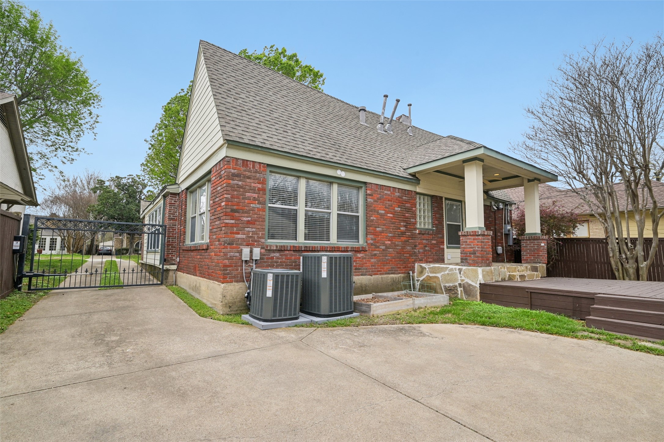 610 Clermont Avenue Dallas TX 75223