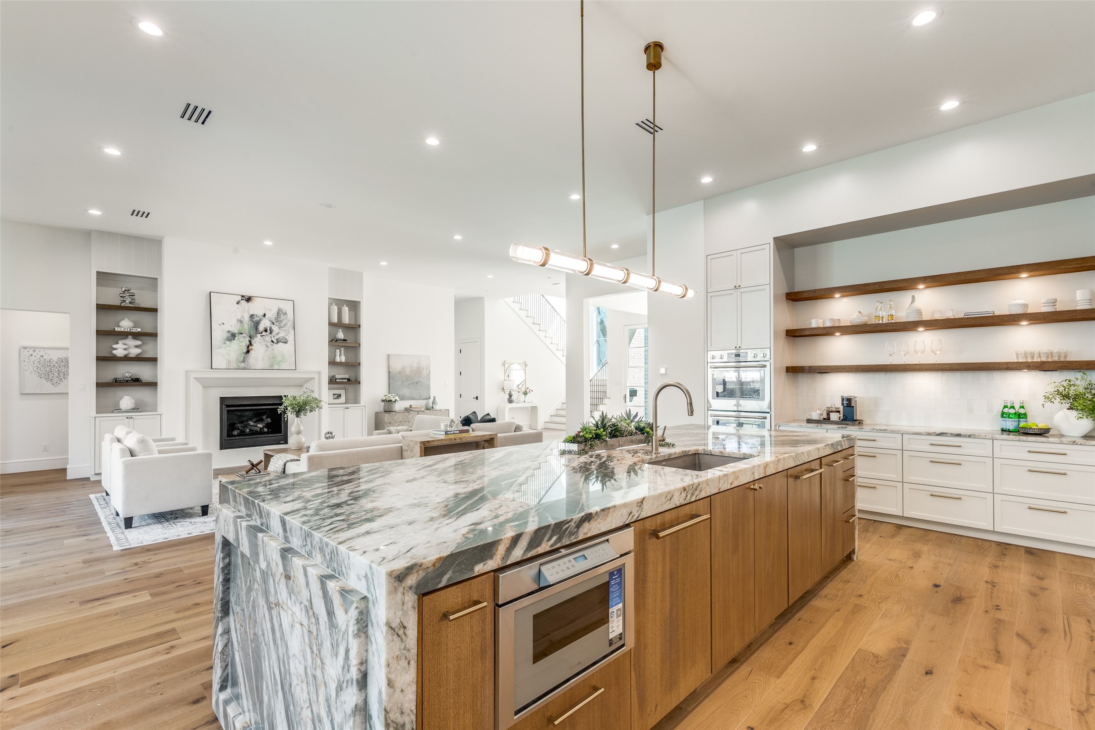 5819 Del Roy Dallas TX 75230