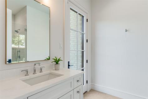 5819 Del Roy Dallas TX 75230