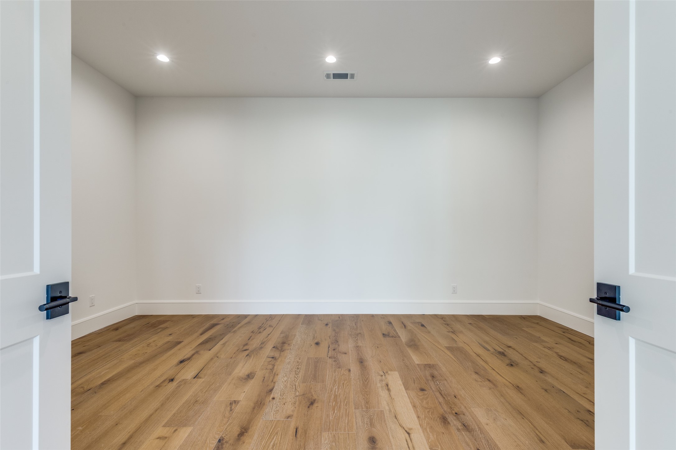 5819 Del Roy Dallas TX 75230