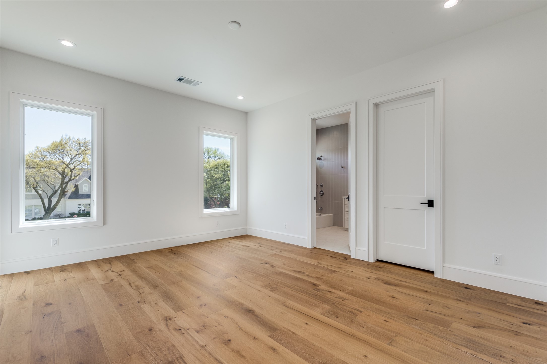 5819 Del Roy Dallas TX 75230