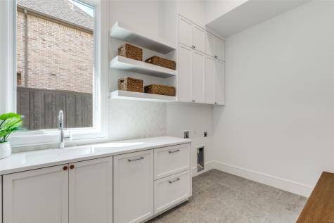 5819 Del Roy Dallas TX 75230