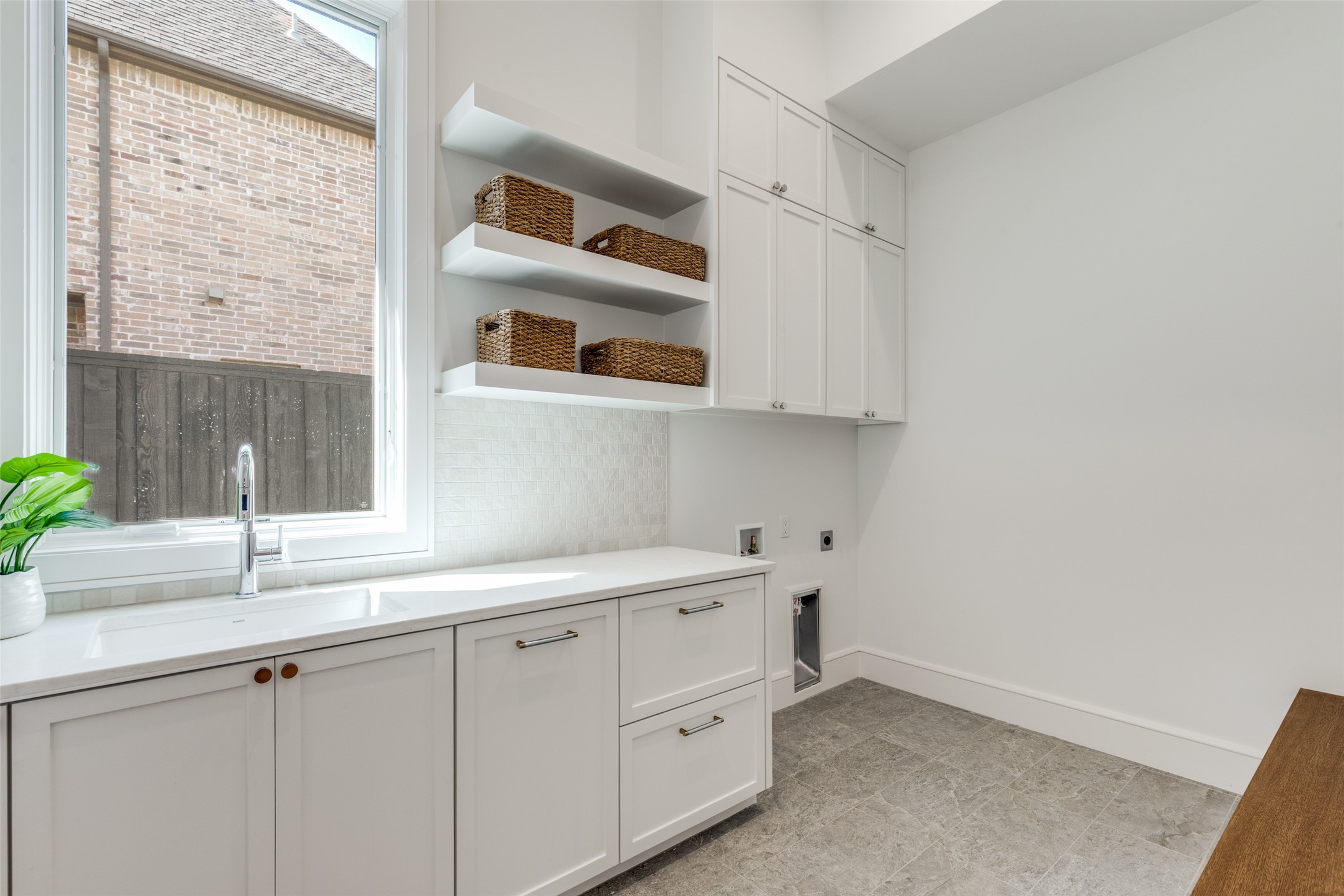 5819 Del Roy Dallas TX 75230