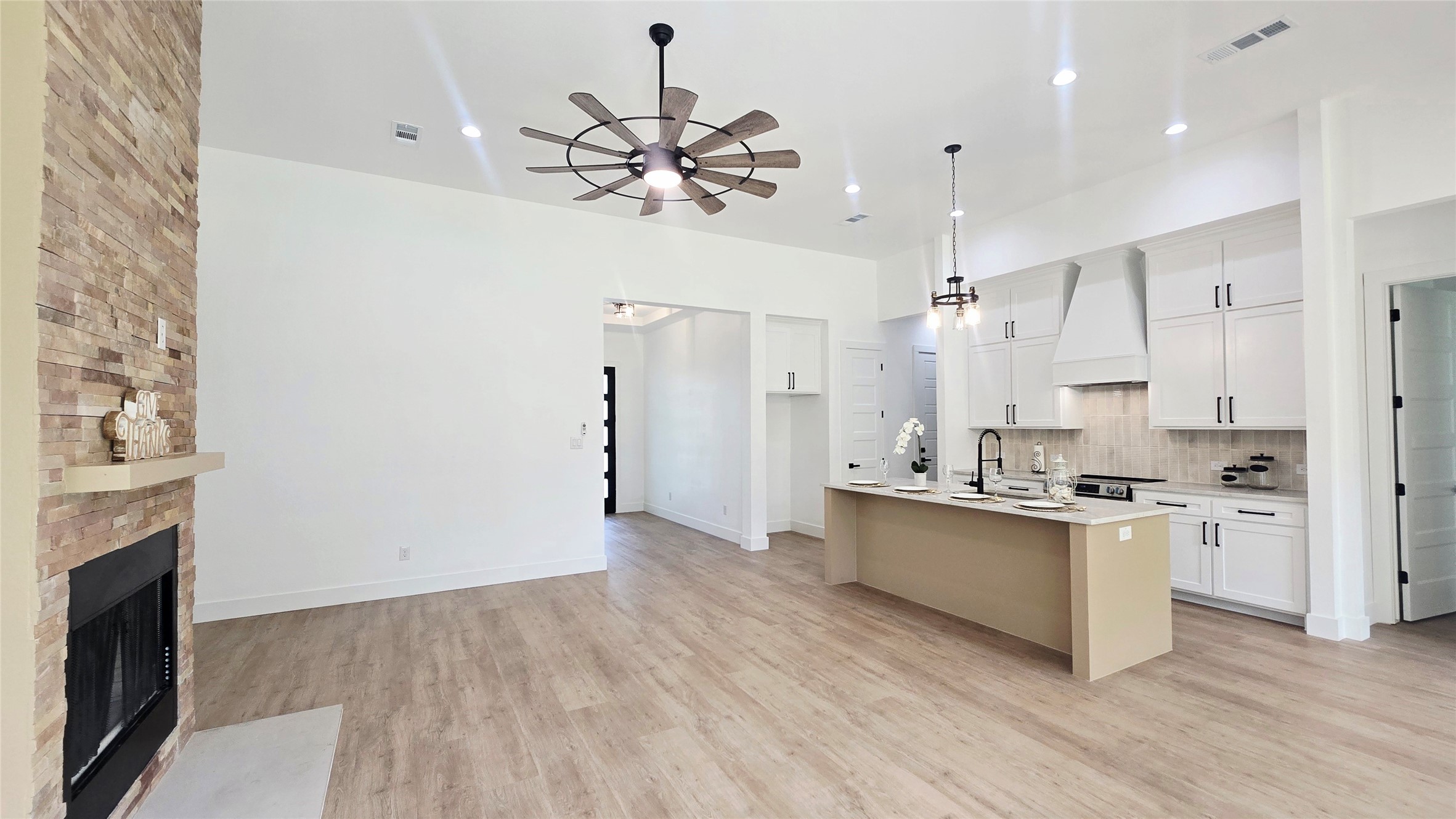 1106 East Sixth Street Springtown TX 76082