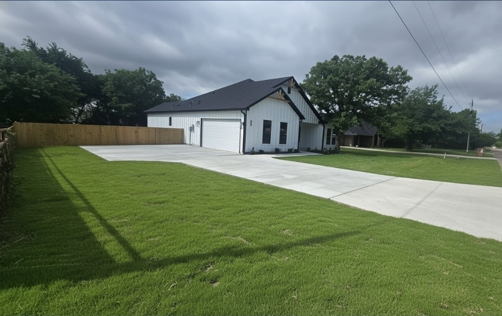 1106 East Sixth Street Springtown TX 76082