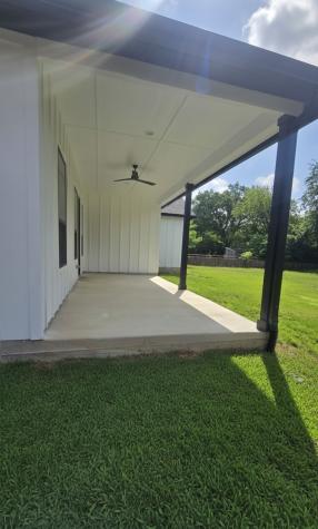 1106 East Sixth Street Springtown TX 76082