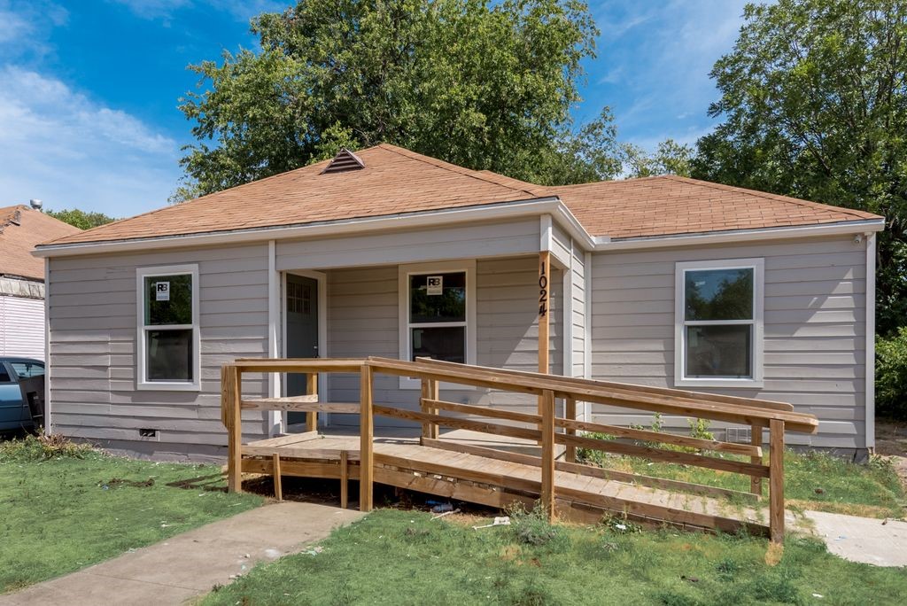 1029 E Robert Street Fort Worth TX 76104
