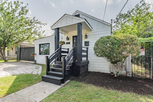 1015 Epenard Street Dallas TX 75211