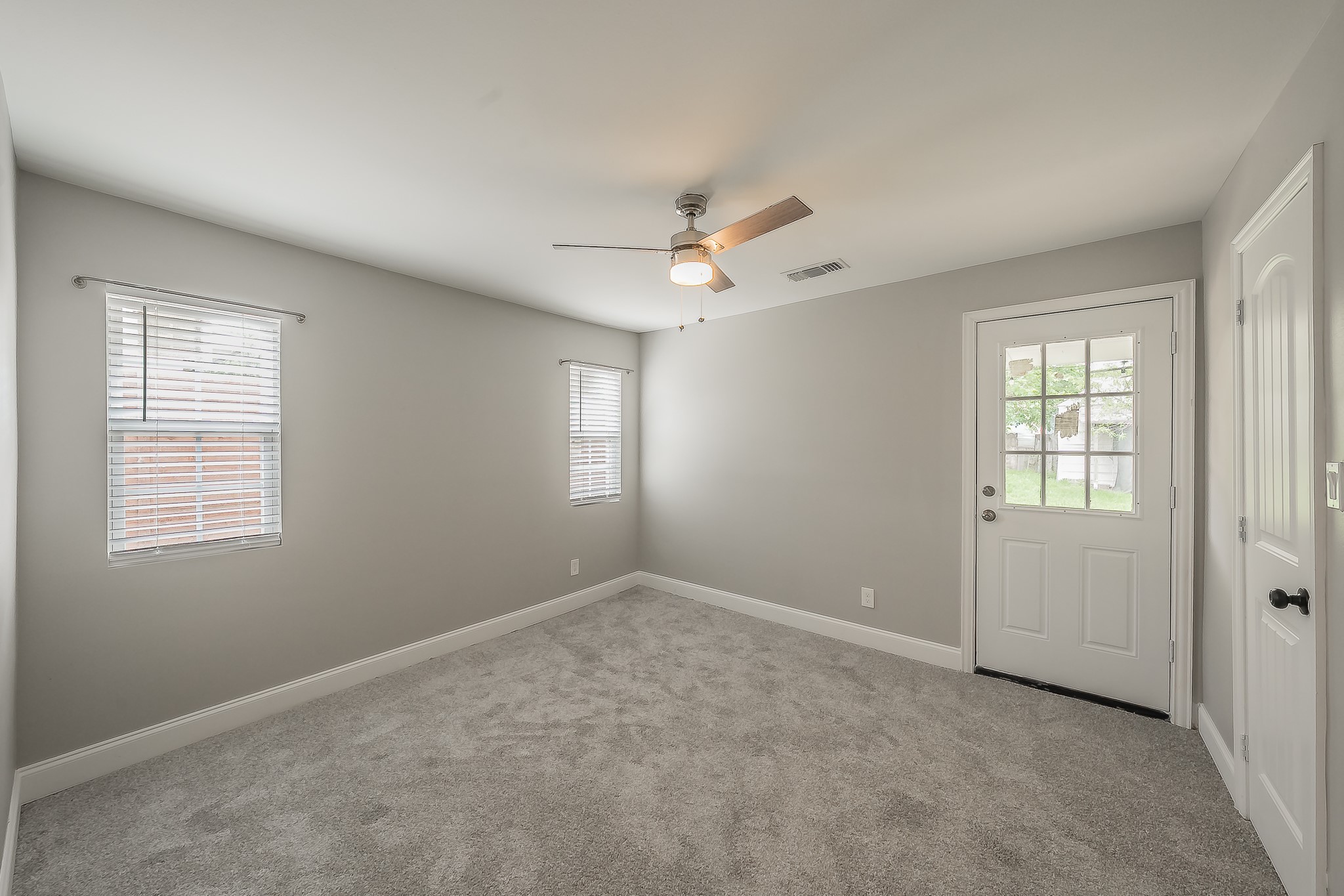 1015 Epenard Street Dallas TX 75211