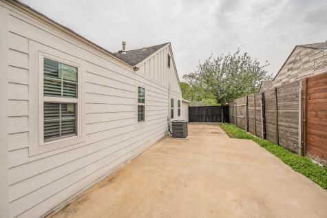 1015 Epenard Street Dallas TX 75211