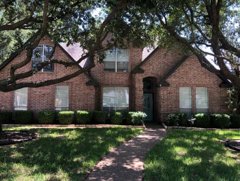 916 Bluebird Court Burleson TX 76028