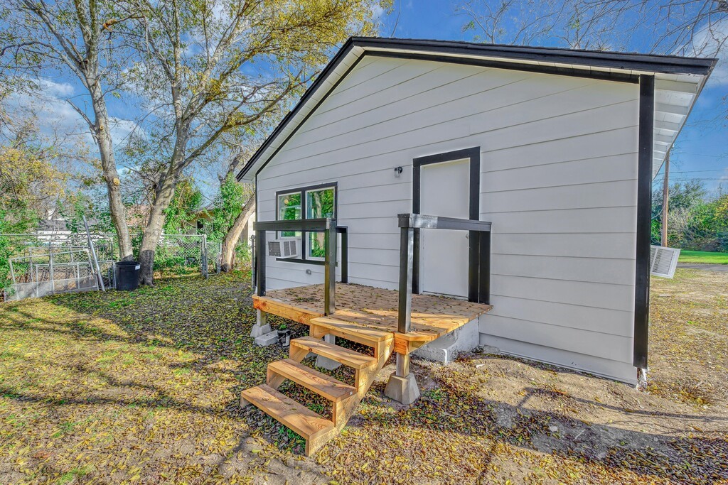 927 Oakwood Avenue Waco TX 76706