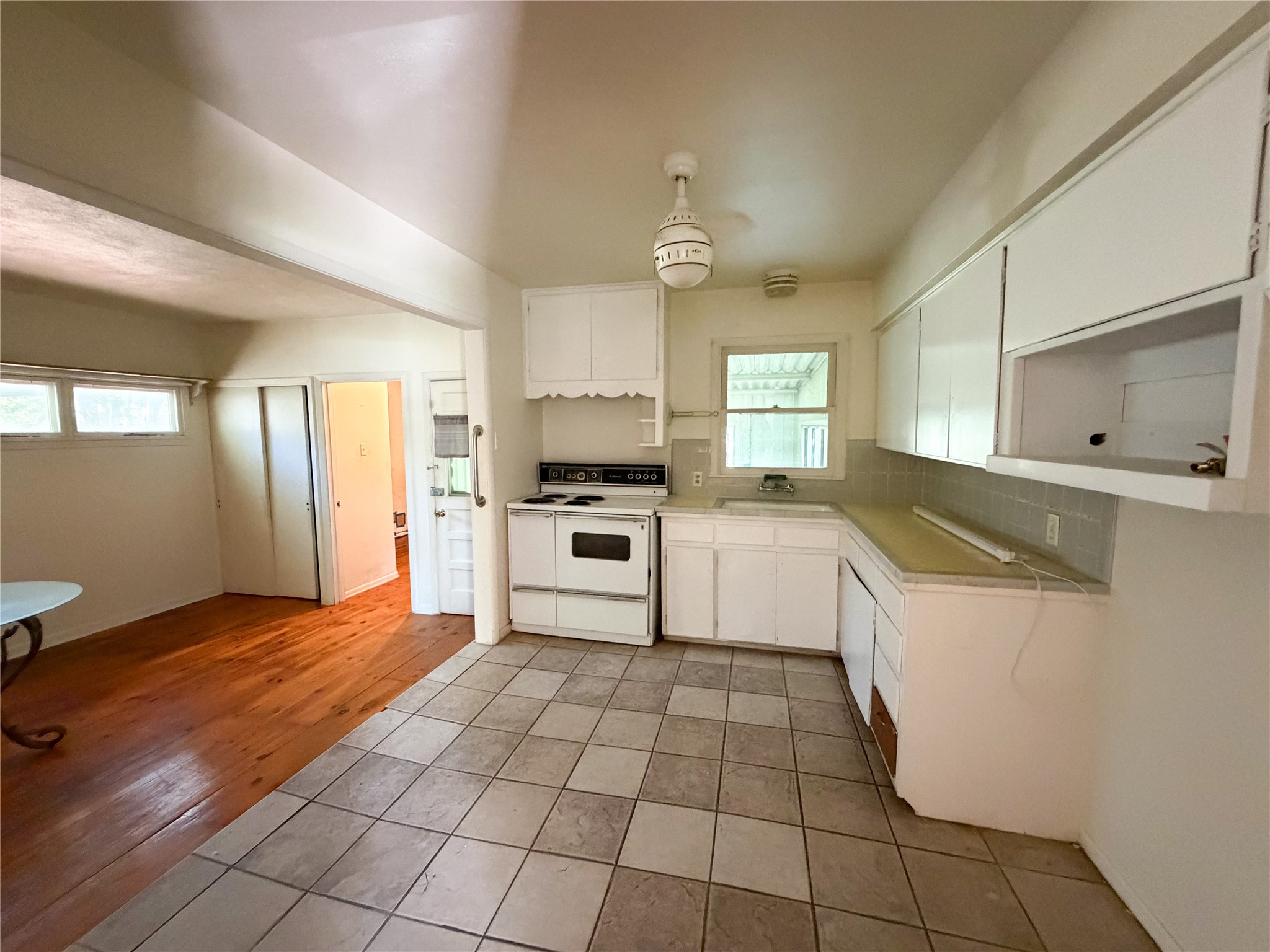 5013 Merida Avenue Fort Worth TX 76115