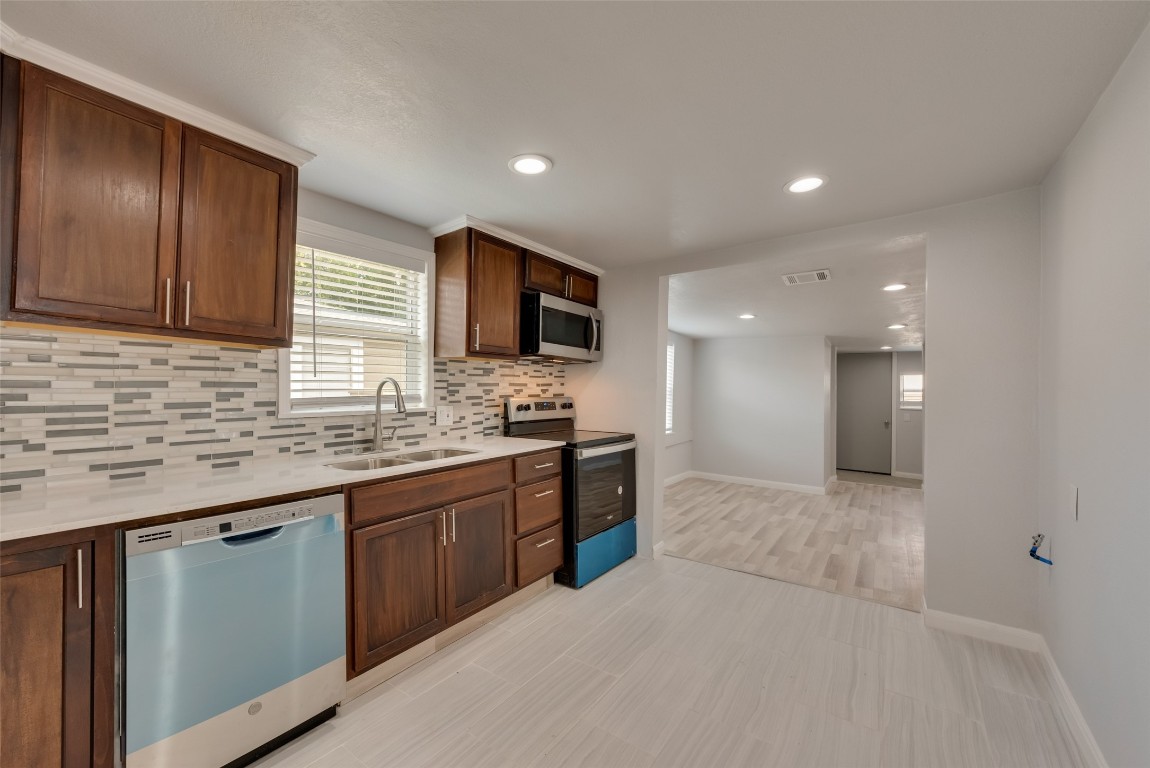 113 Roosevelt Street Garland TX 75042