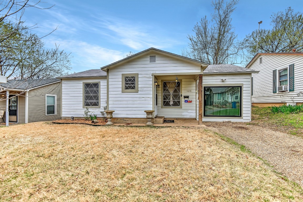 1018 W Hull Street Denison TX 75020