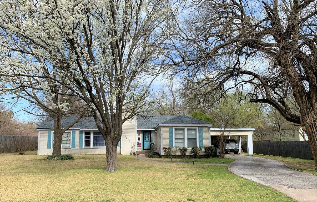 1615 N Shannon Street Sherman TX 75092