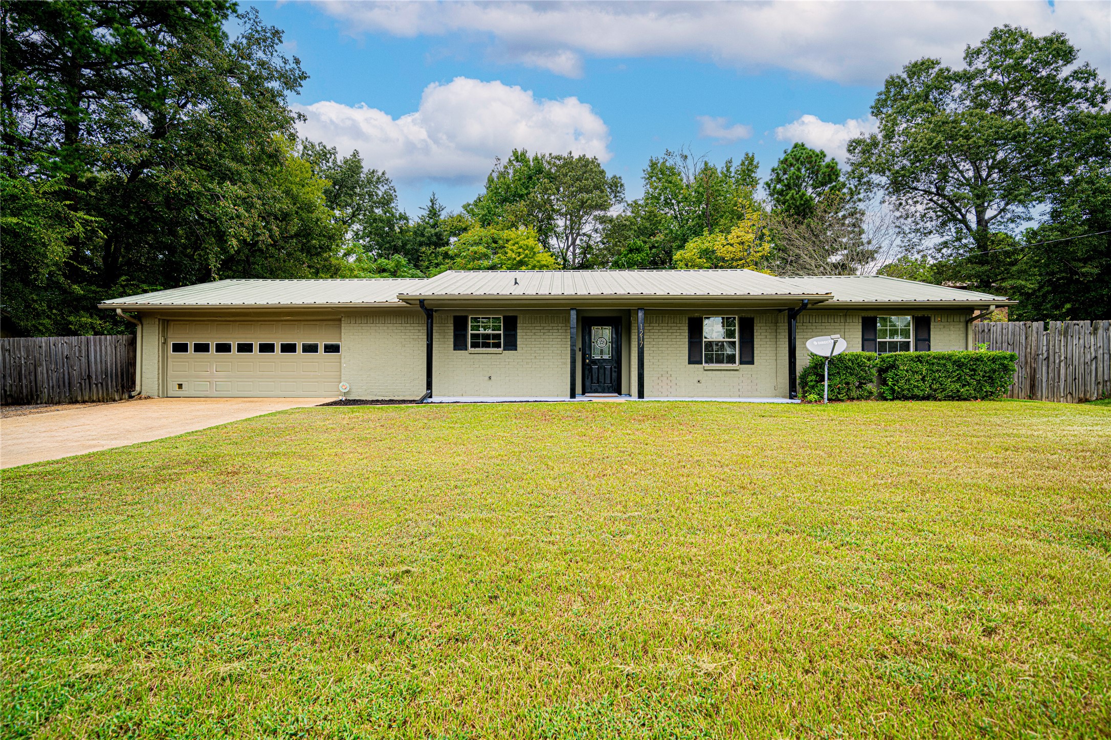 1217 Lakeview Drive Lone Star TX 75668