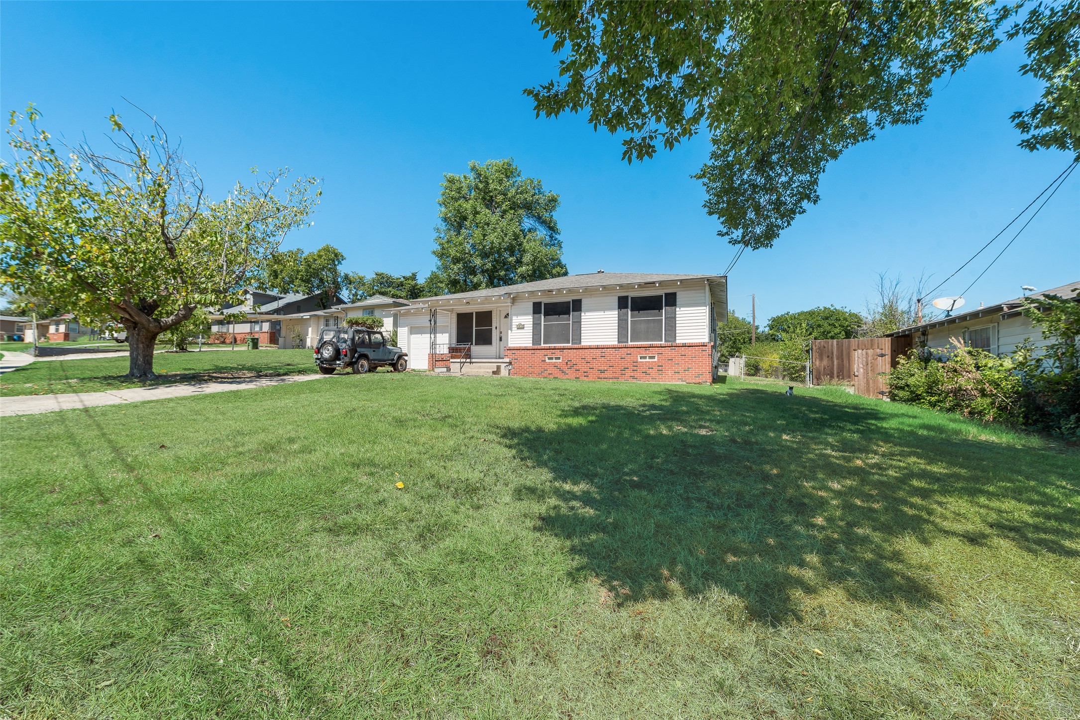 1213 E Russell Avenue Carrollton TX 75006
