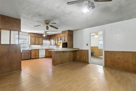 221 E 7th Street Weatherford TX 76086