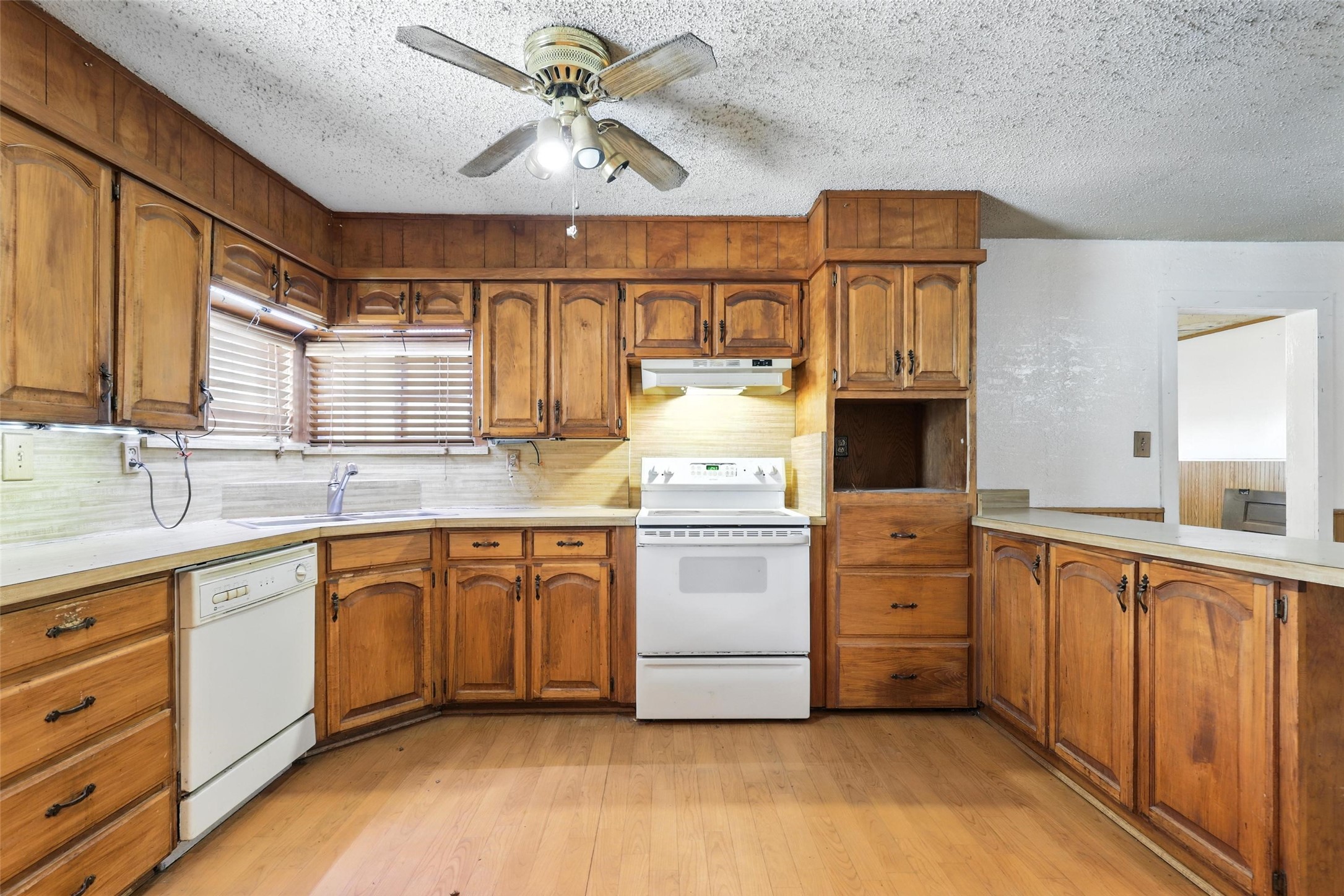 221 E 7th Street Weatherford TX 76086