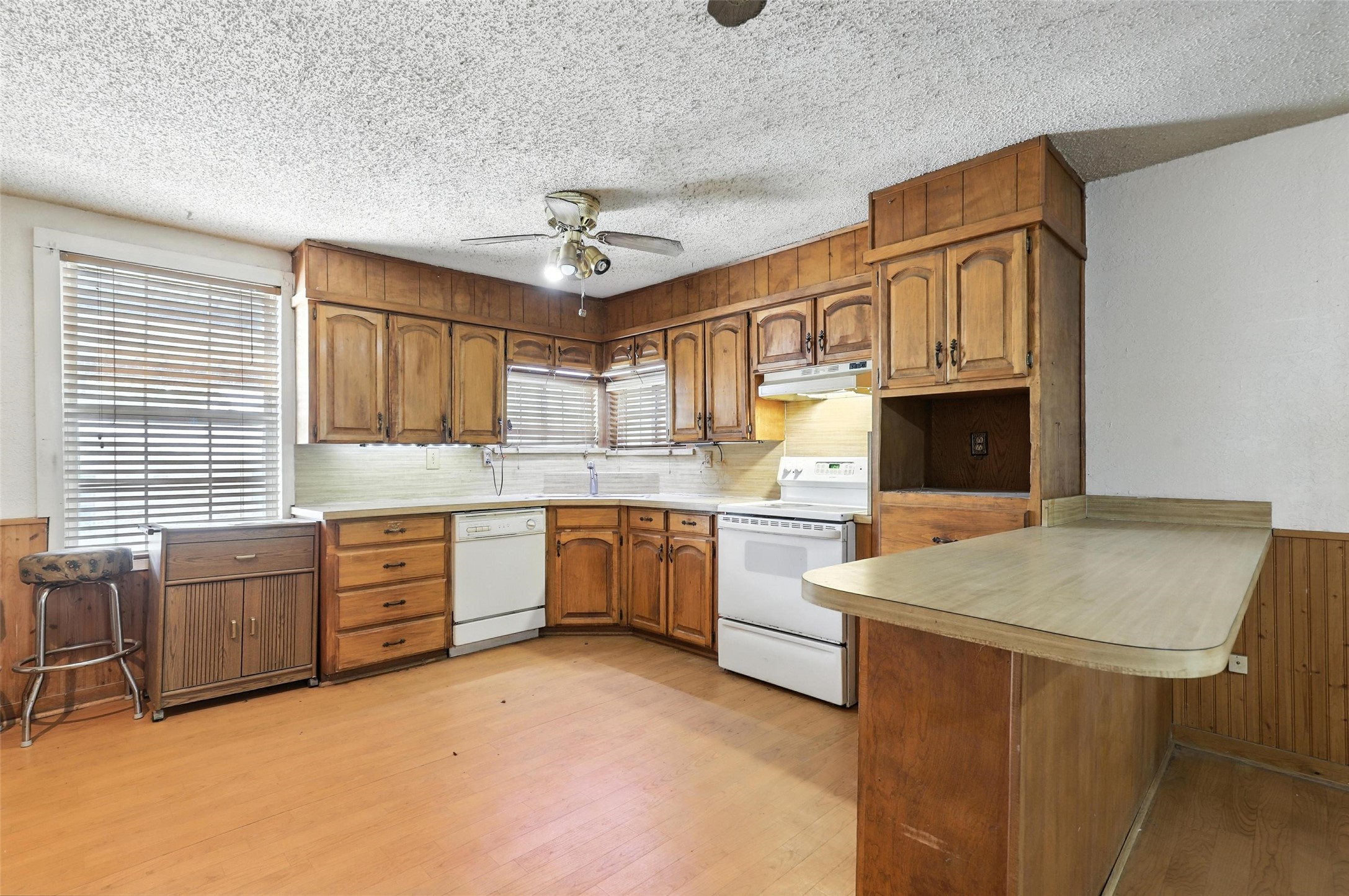 221 E 7th Street Weatherford TX 76086