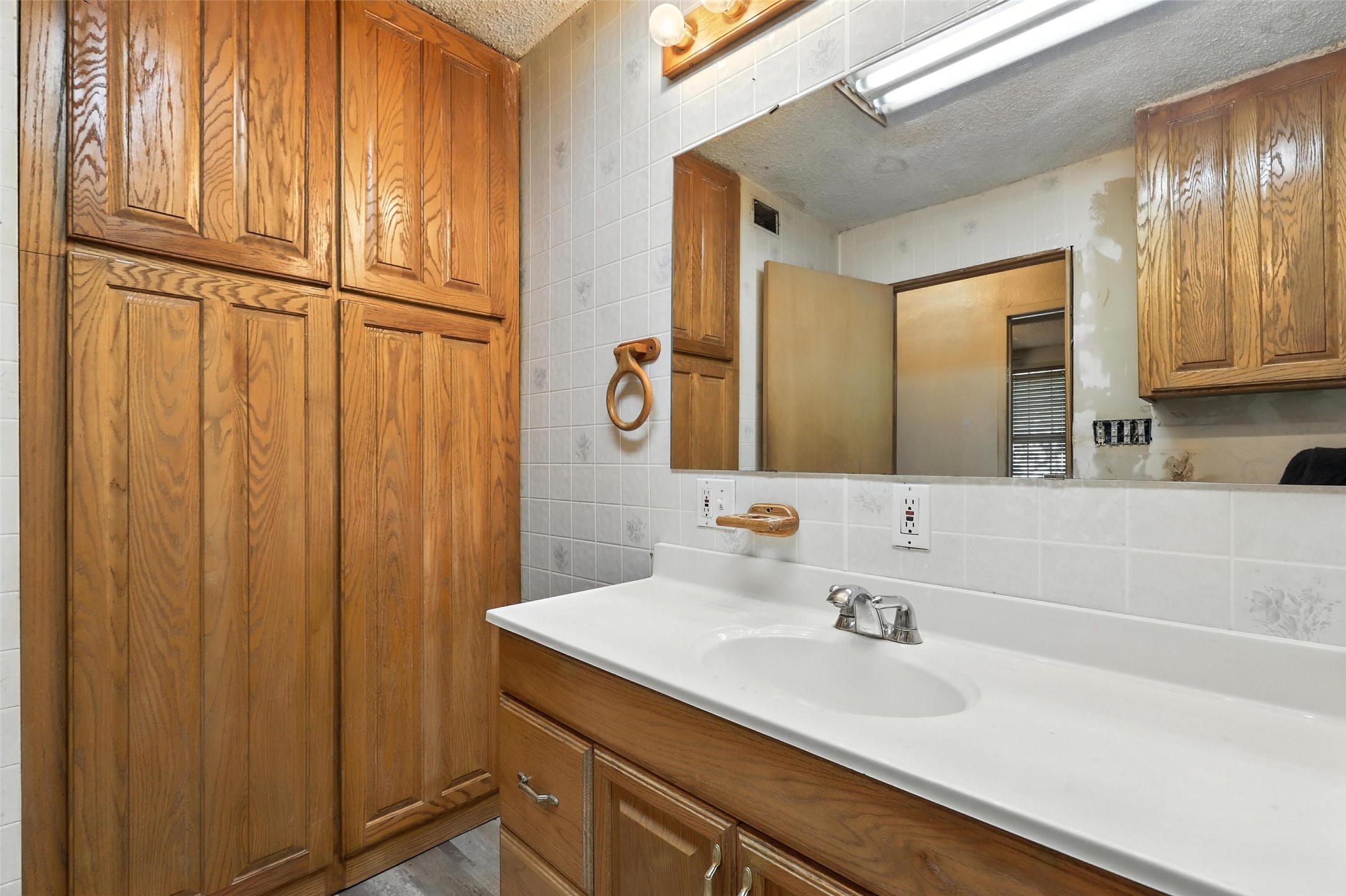221 E 7th Street Weatherford TX 76086