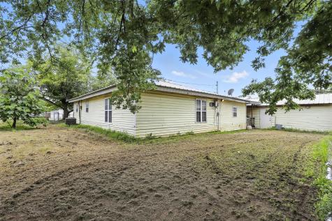 221 E 7th Street Weatherford TX 76086
