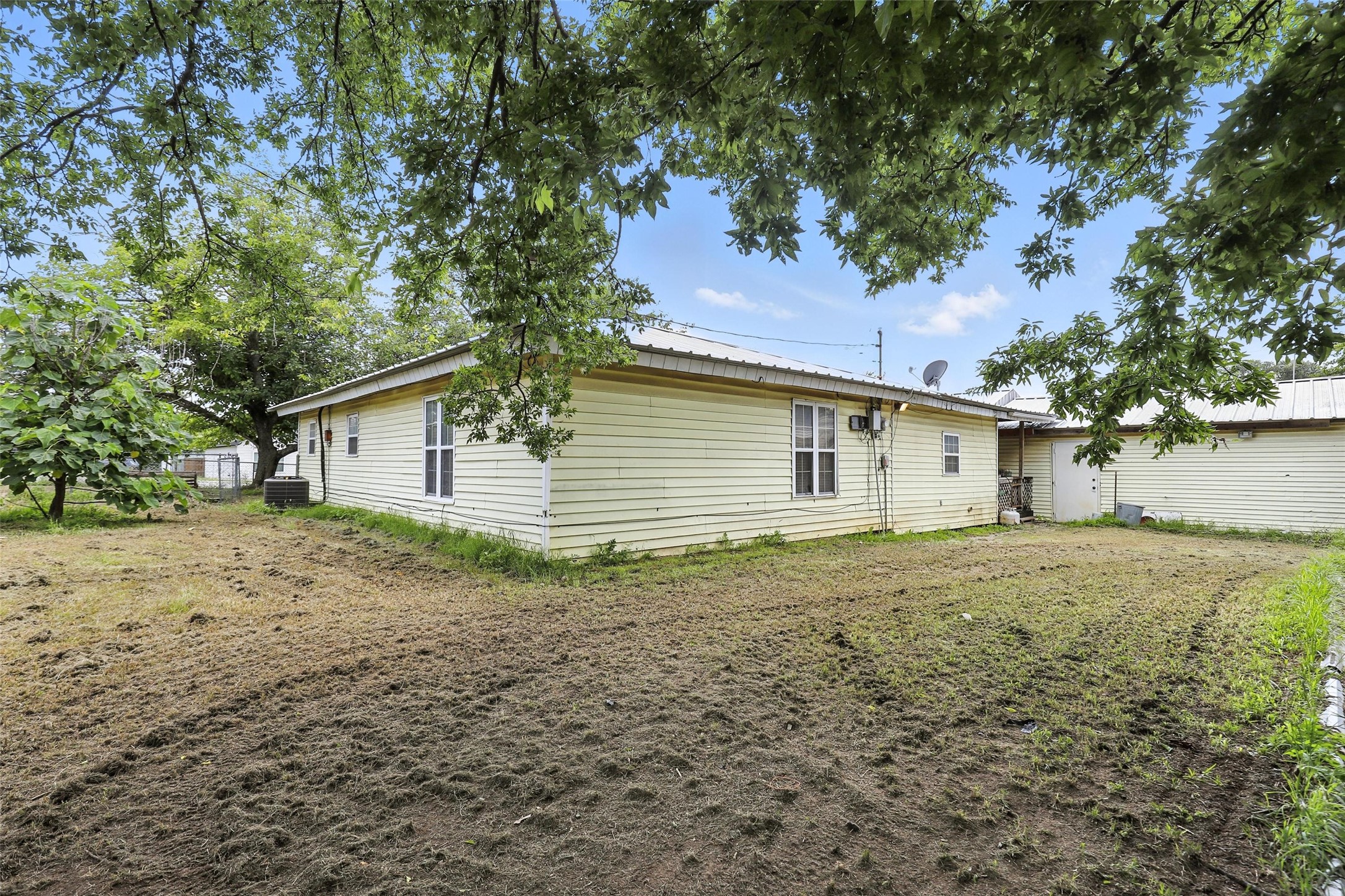 221 E 7th Street Weatherford TX 76086