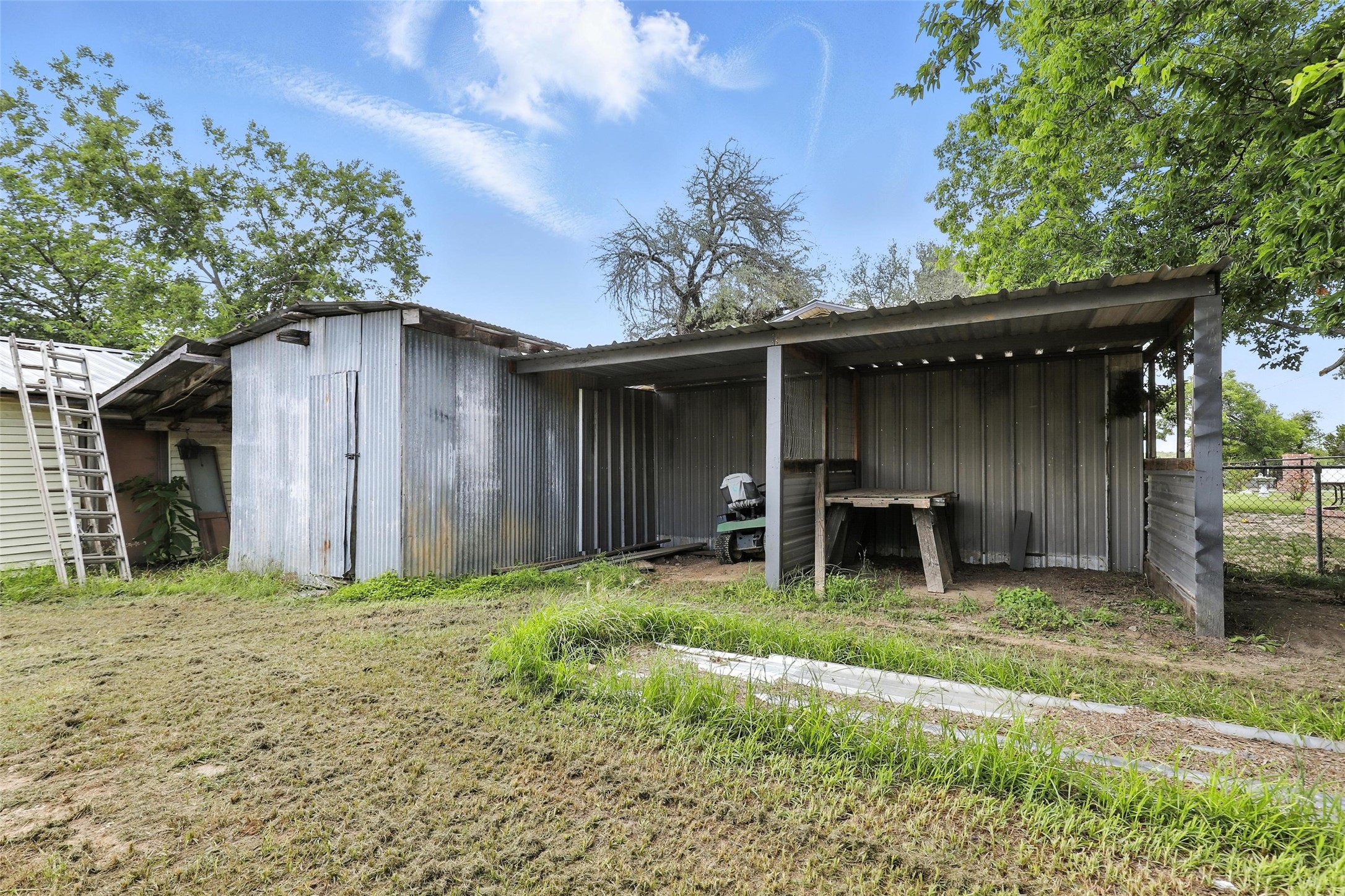 221 E 7th Street Weatherford TX 76086