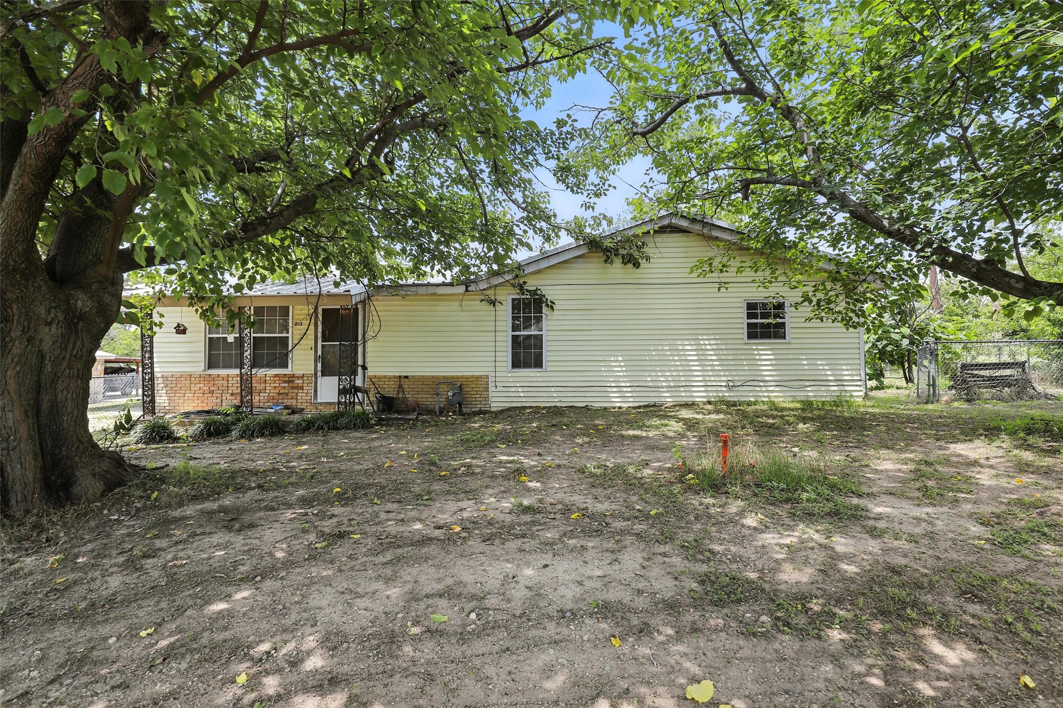 221 E 7th Street Weatherford TX 76086