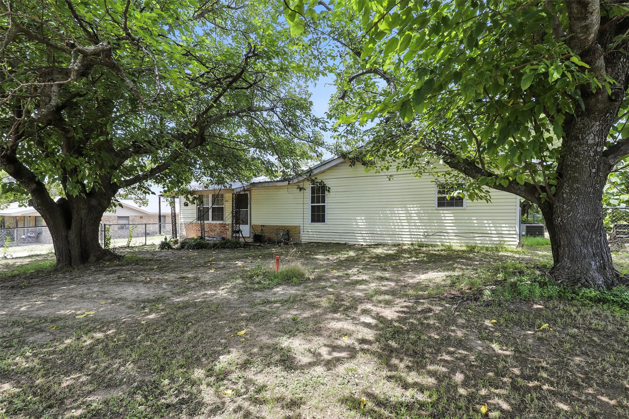 221 E 7th Street Weatherford TX 76086