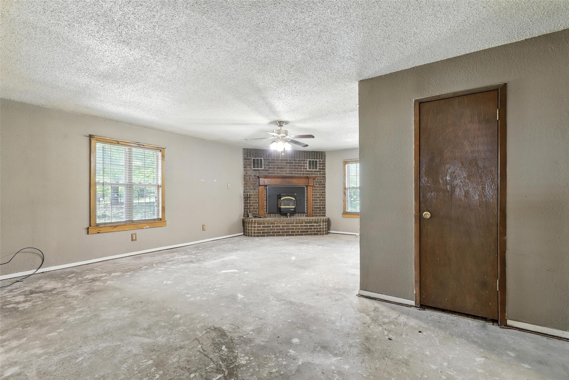 221 E 7th Street Weatherford TX 76086