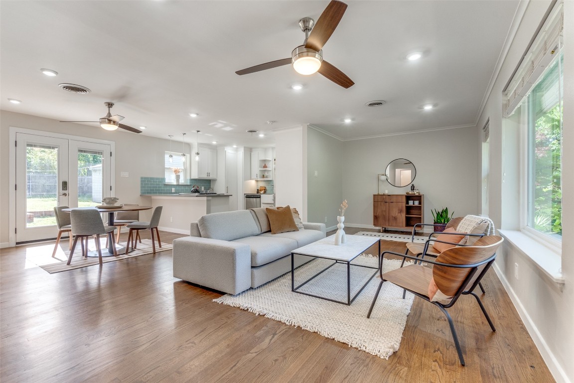 2222 Elmwood Boulevard Dallas TX 75224