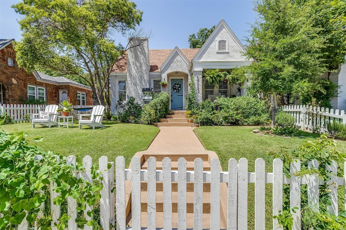 4112 Pershing Avenue Fort Worth TX 76107