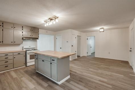 411 N 5th Avenue Munday TX 76371