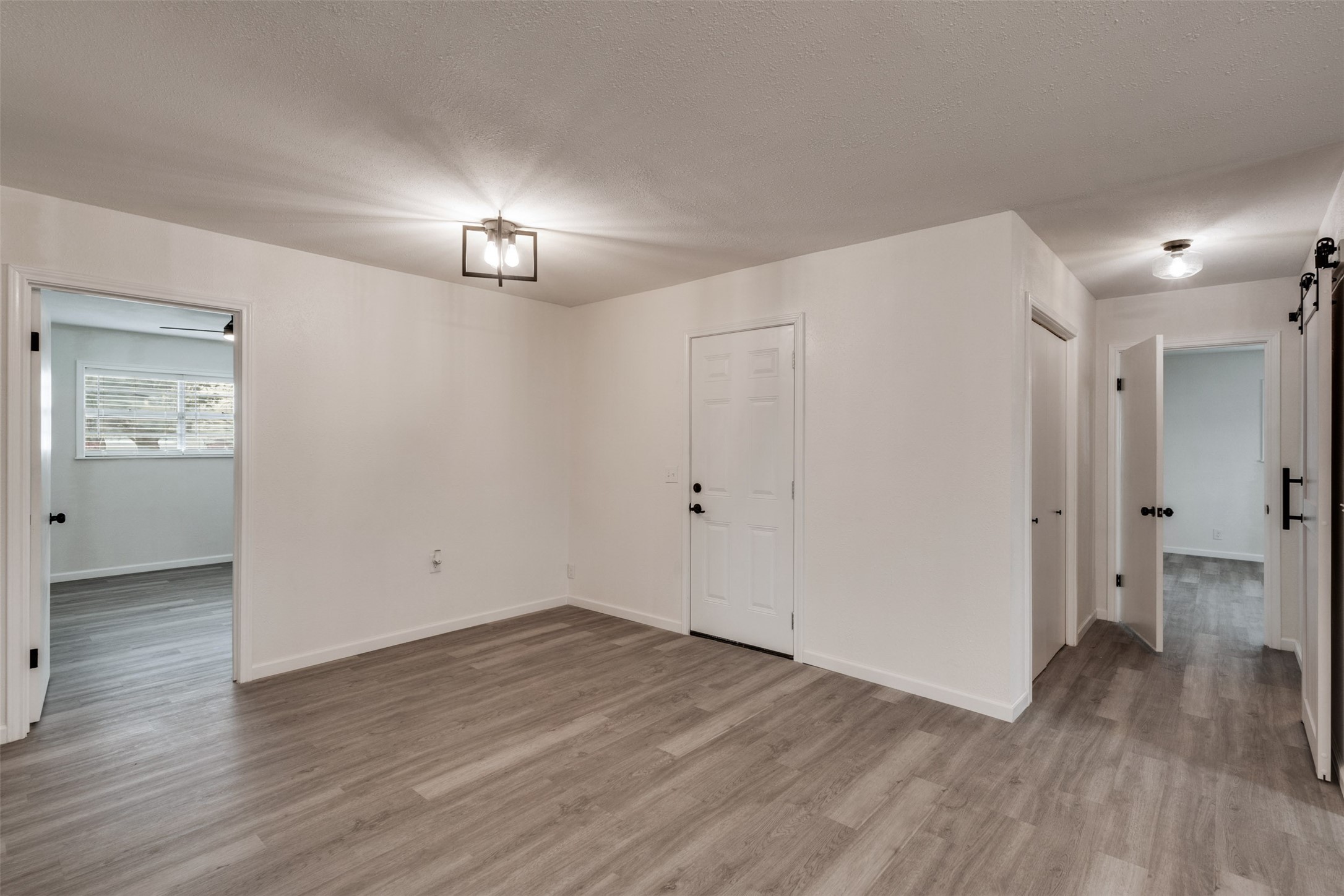 411 N 5th Avenue Munday TX 76371