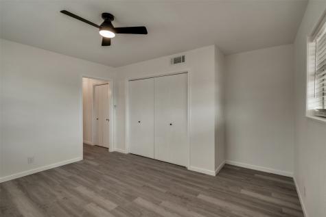 411 N 5th Avenue Munday TX 76371