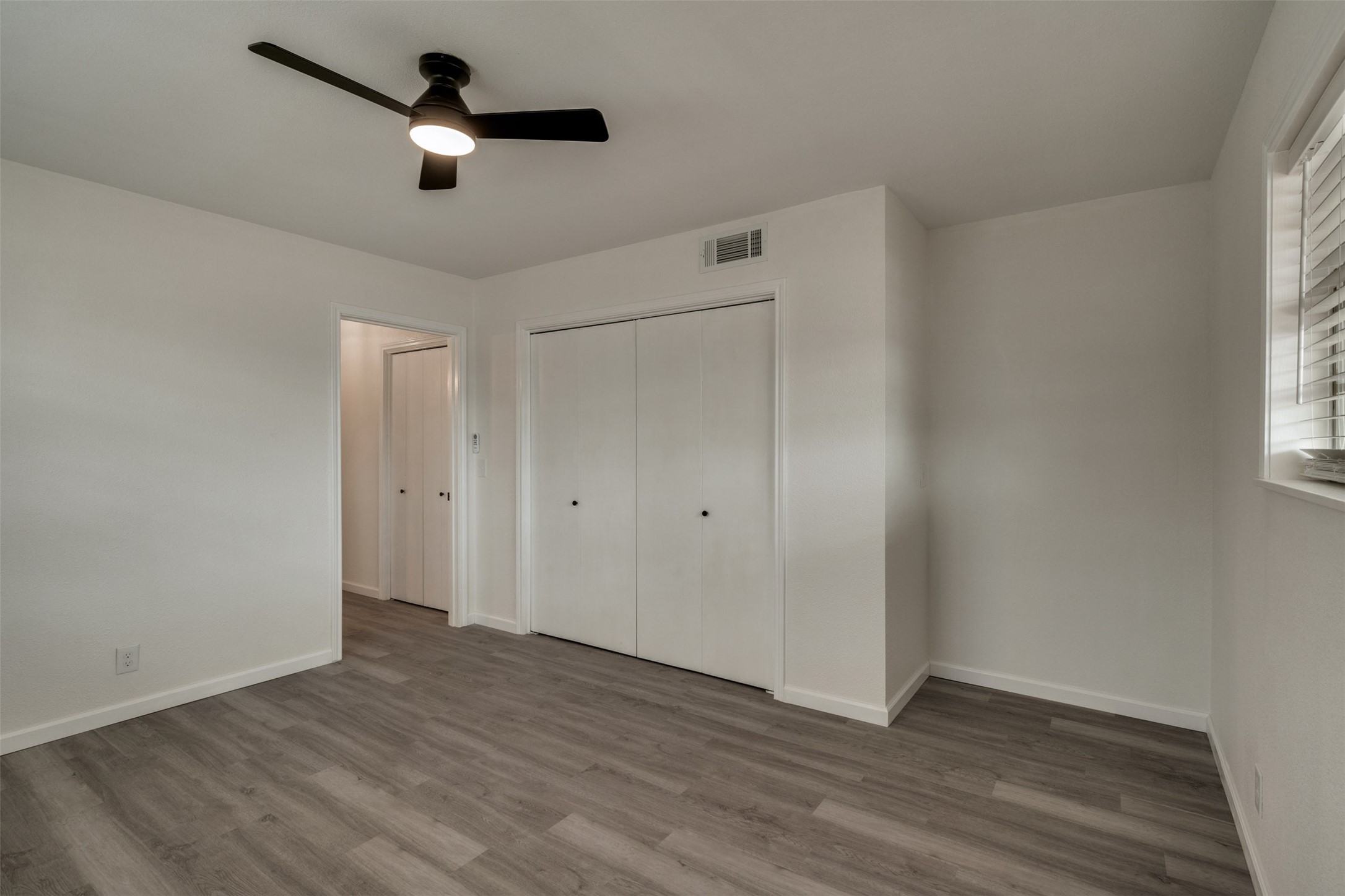 411 N 5th Avenue Munday TX 76371