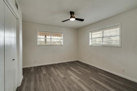 411 N 5th Avenue Munday TX 76371
