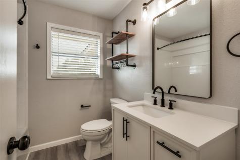 411 N 5th Avenue Munday TX 76371