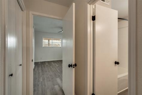 411 N 5th Avenue Munday TX 76371