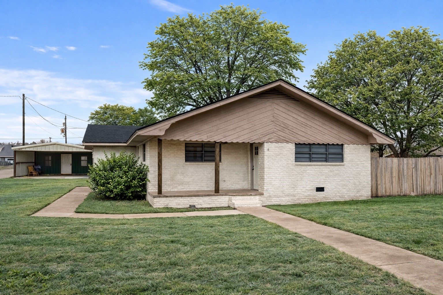 411 N 5th Avenue Munday TX 76371