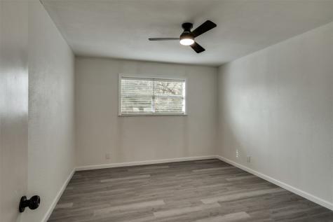 411 N 5th Avenue Munday TX 76371