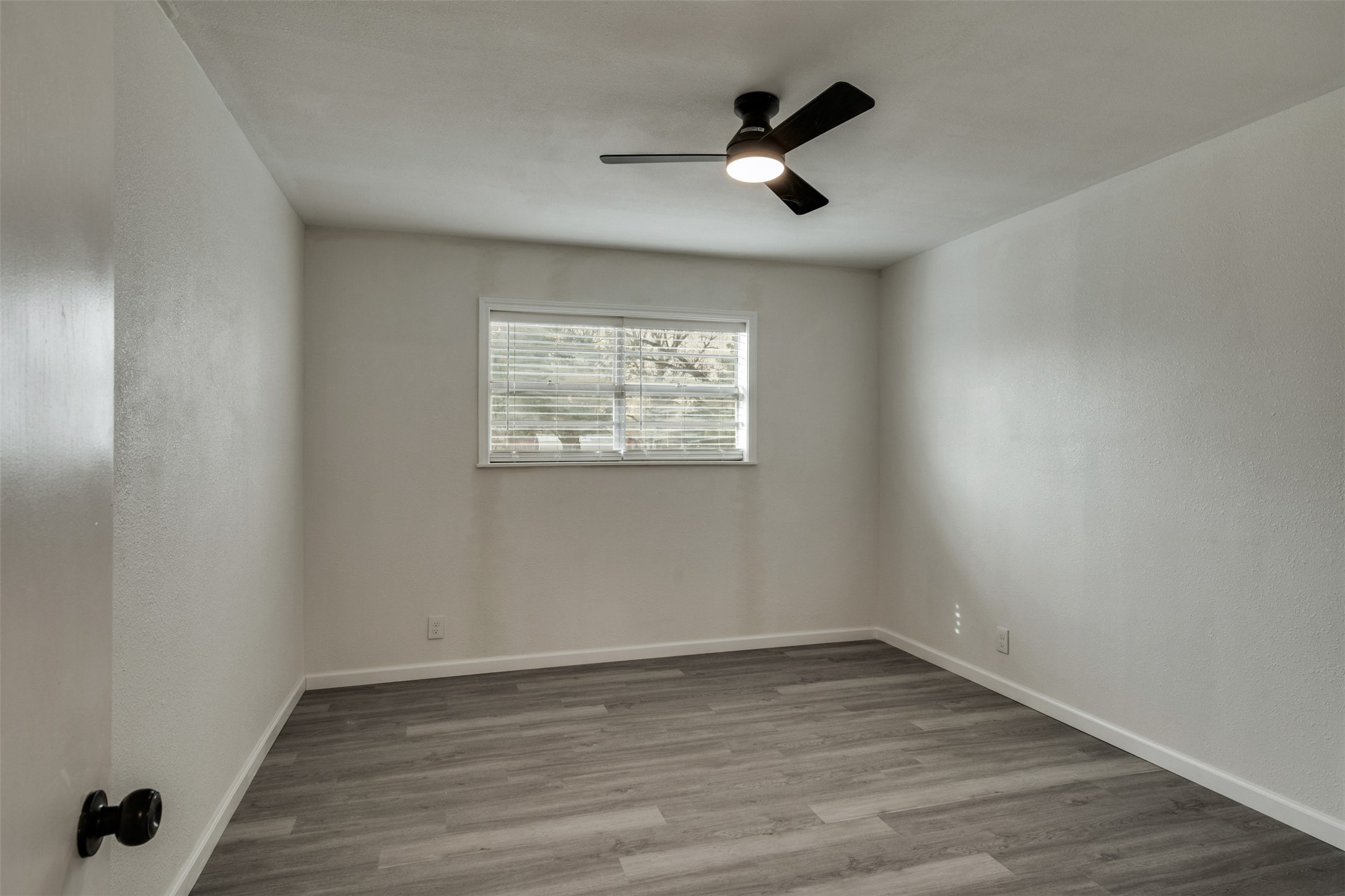 411 N 5th Avenue Munday TX 76371