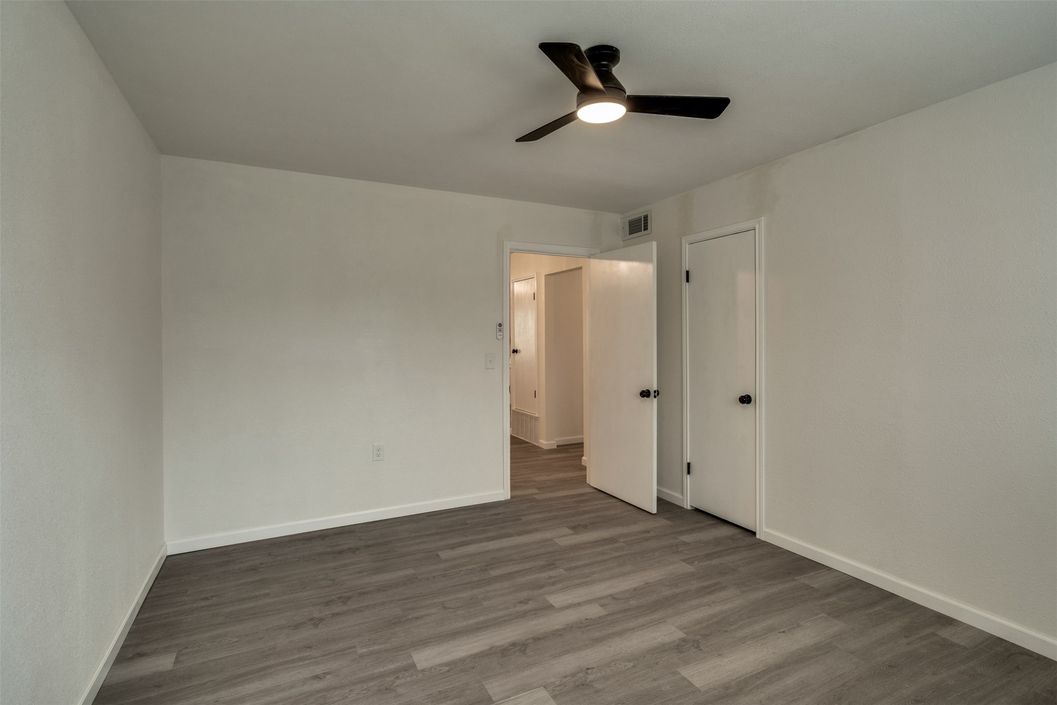 411 N 5th Avenue Munday TX 76371