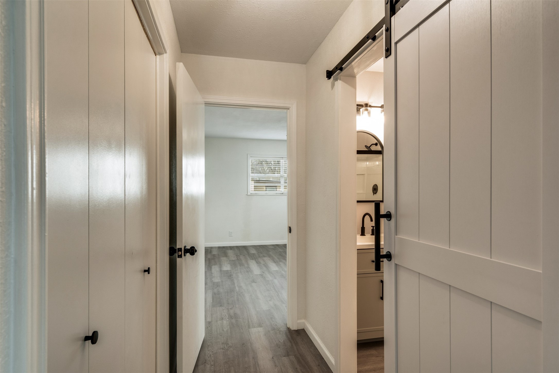 411 N 5th Avenue Munday TX 76371