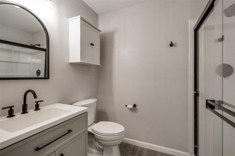 411 N 5th Avenue Munday TX 76371
