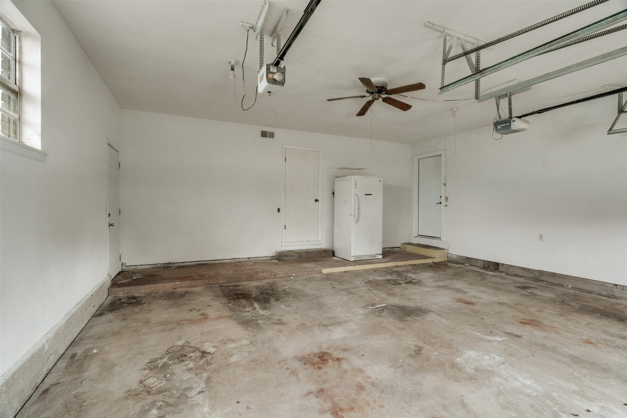 411 N 5th Avenue Munday TX 76371