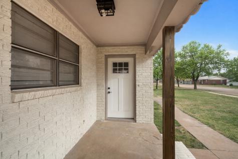 411 N 5th Avenue Munday TX 76371
