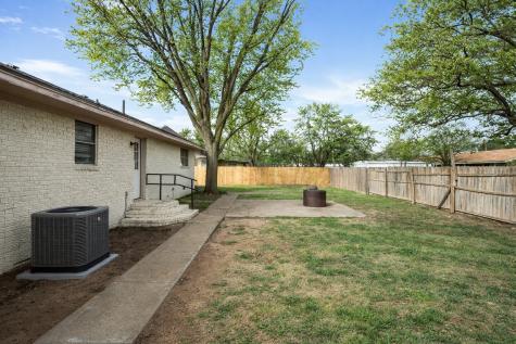 411 N 5th Avenue Munday TX 76371